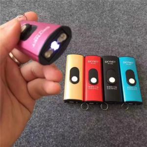 女性自我防卫的钥匙链电棍和辣椒喷雾