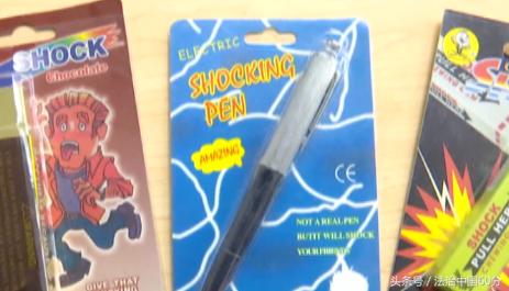 云南多地出现电击玩具学生疯狂购买,记者走访调查 云南多地出现电击玩具学生疯狂购买,记者走访调查