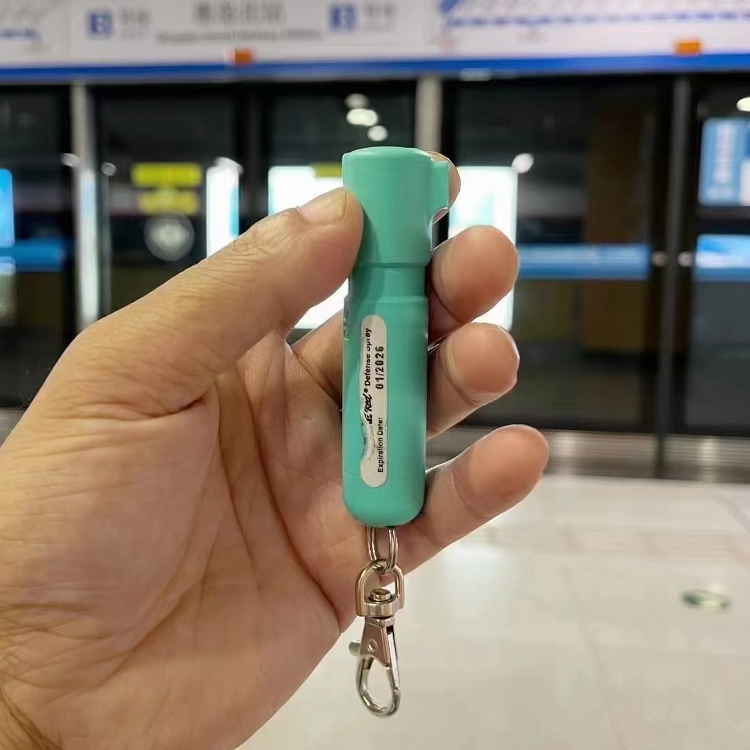 1731405698985488.jpg 沙豹紧凑型钥匙扣喷雾小蟋蟀 (3).jpg