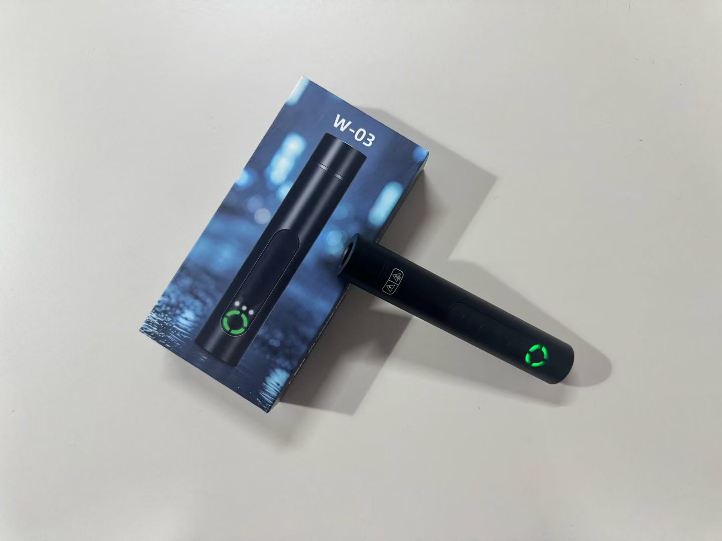 黑鹰 W-03 口红款防身电棍 女性随身电击器迷你强光照明手电 - 详情图5
