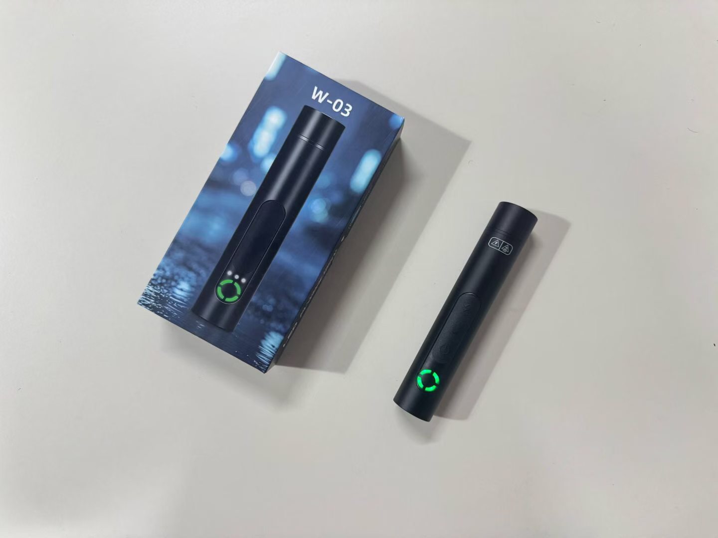 黑鹰 W-03 口红款防身电棍 女性随身电击器迷你强光照明手电 - 详情图8