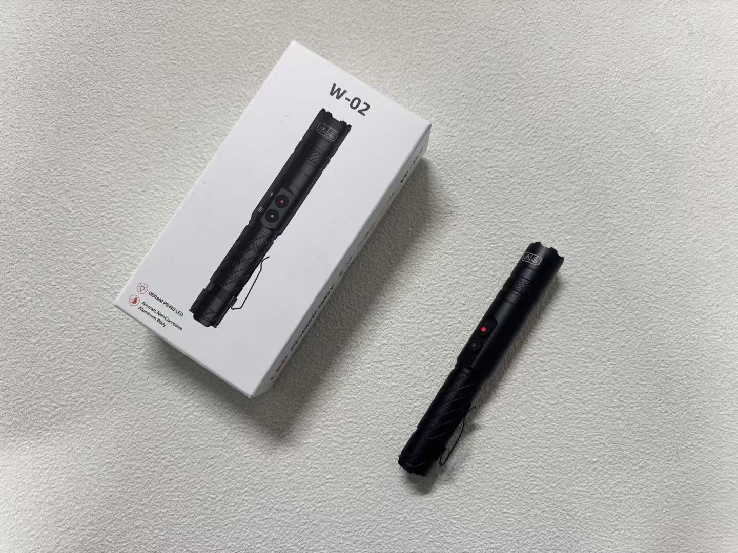 金刚黑W-02多功能防身手电筒_高压电击防狼电棒_女子防身器材强光照明电击棍 - 详情图2