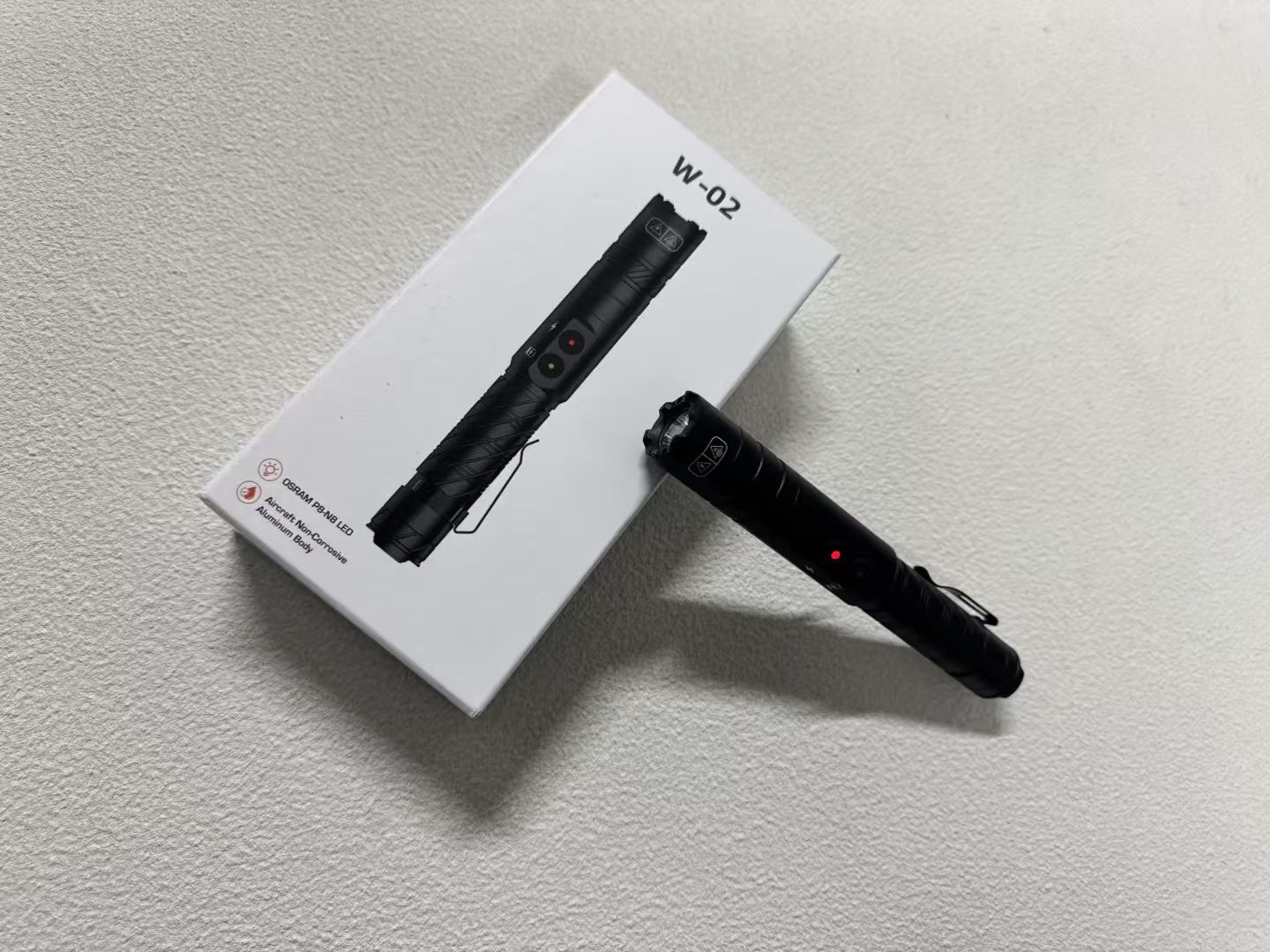 金刚黑W-02多功能防身手电筒_高压电击防狼电棒_女子防身器材强光照明电击棍 - 详情图3