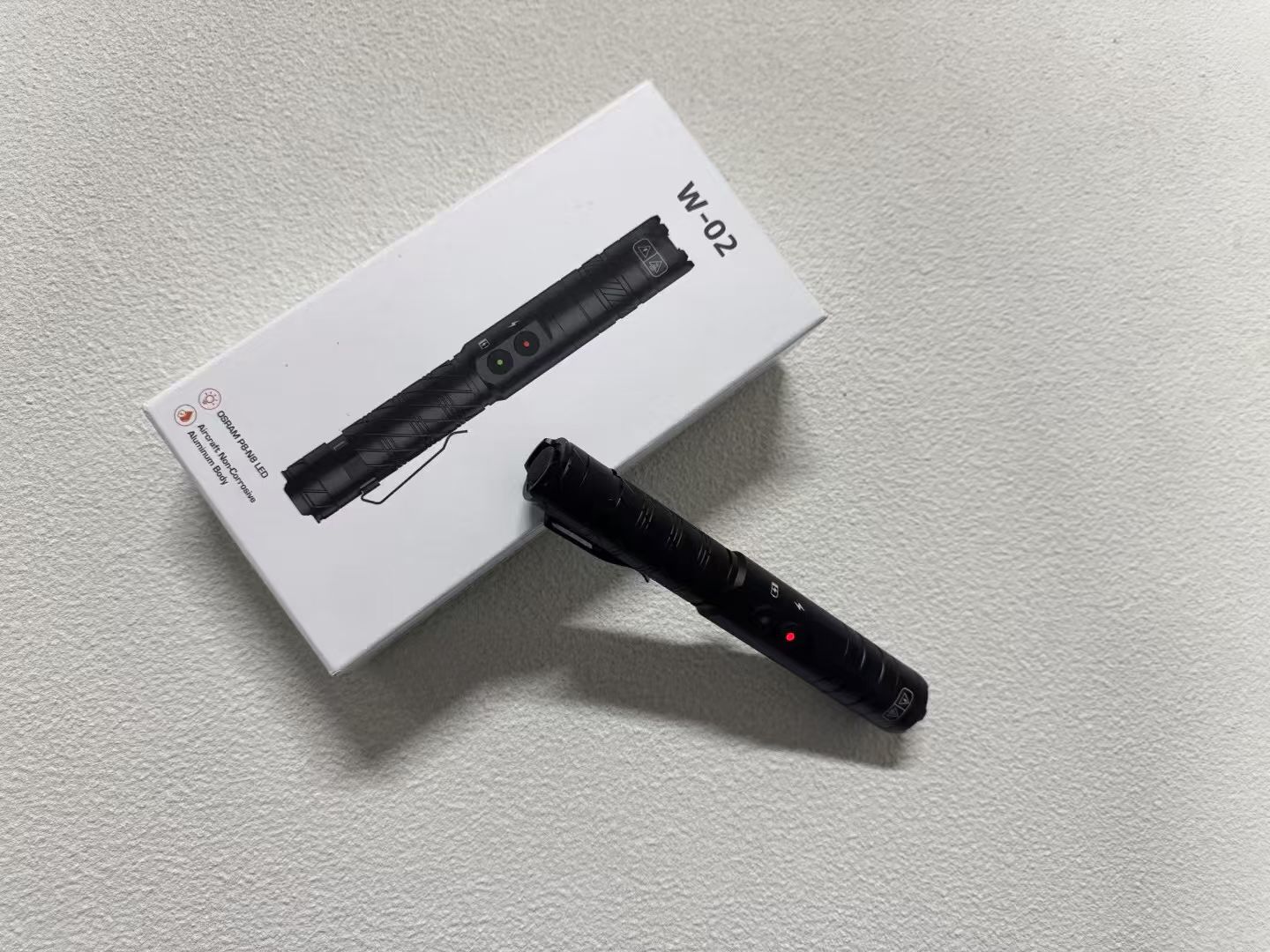金刚黑W-02多功能防身手电筒_高压电击防狼电棒_女子防身器材强光照明电击棍 - 详情图4