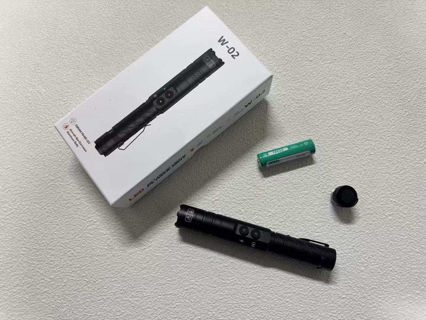 金刚黑W-02多功能防身手电筒_高压电击防狼电棒_女子防身器材强光照明电击棍 - 详情图5