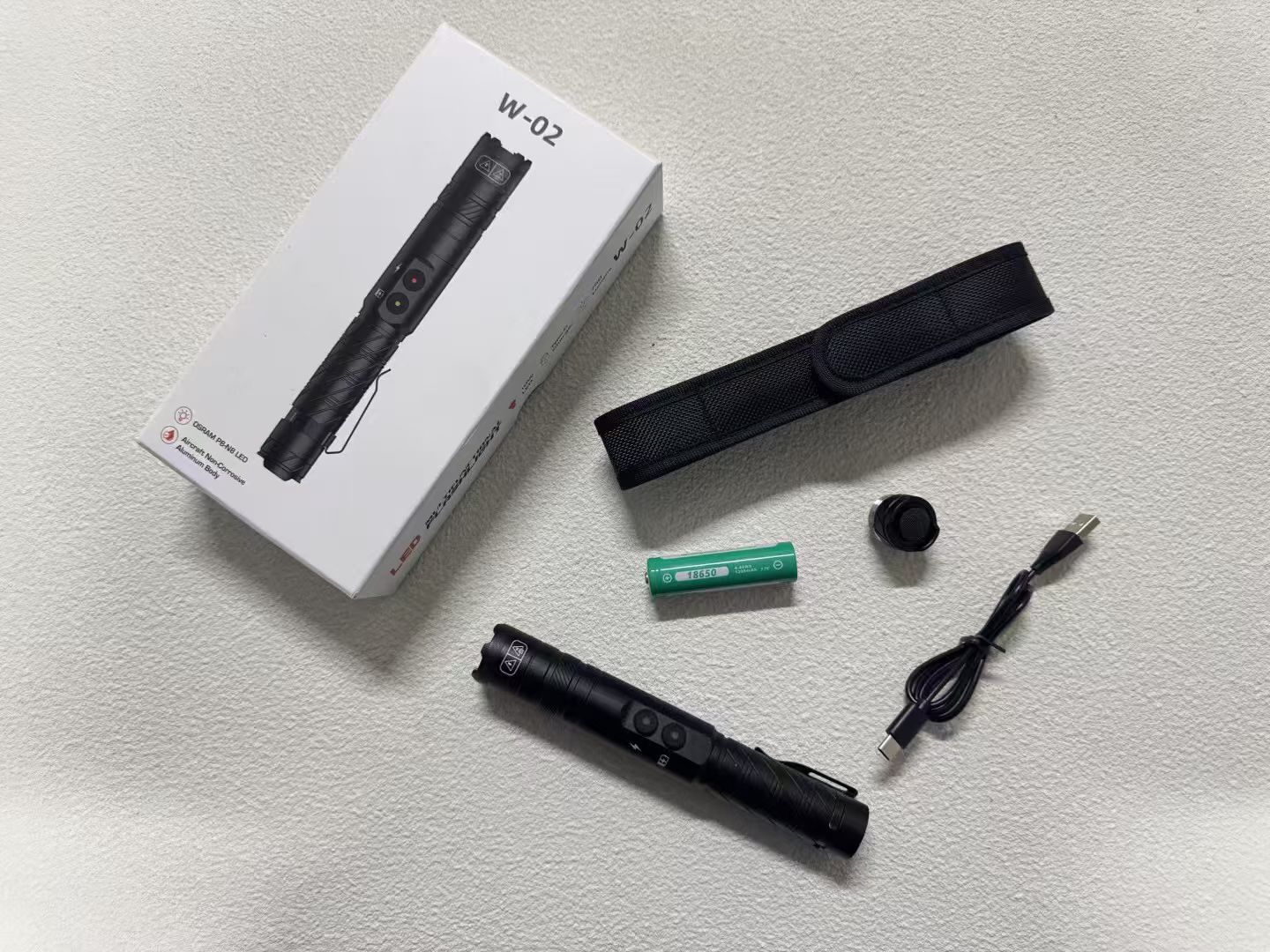 金刚黑W-02多功能防身手电筒_高压电击防狼电棒_女子防身器材强光照明电击棍 - 详情图6